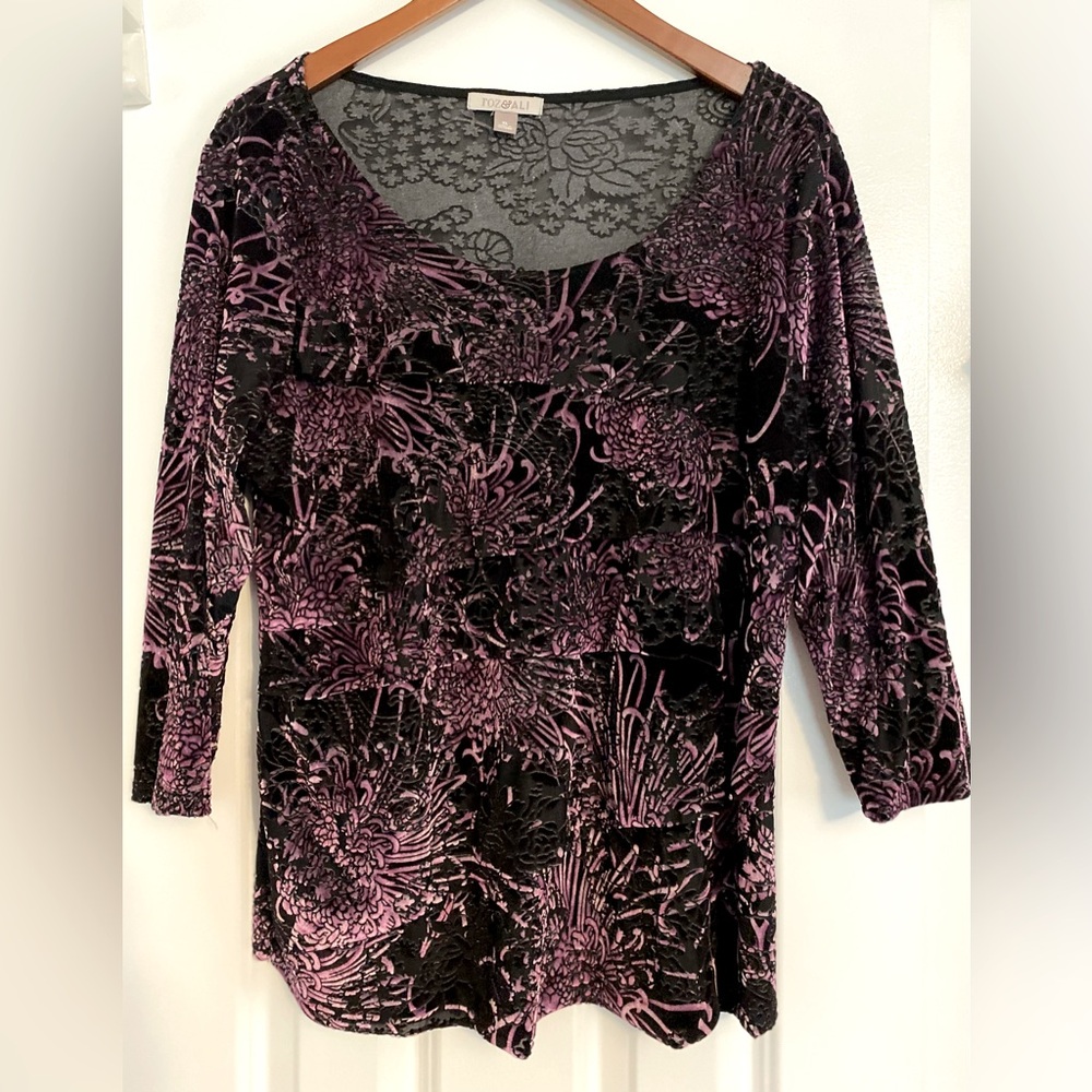 Roz & Ali Women’s blouse, XL, pink and black flowered shirt